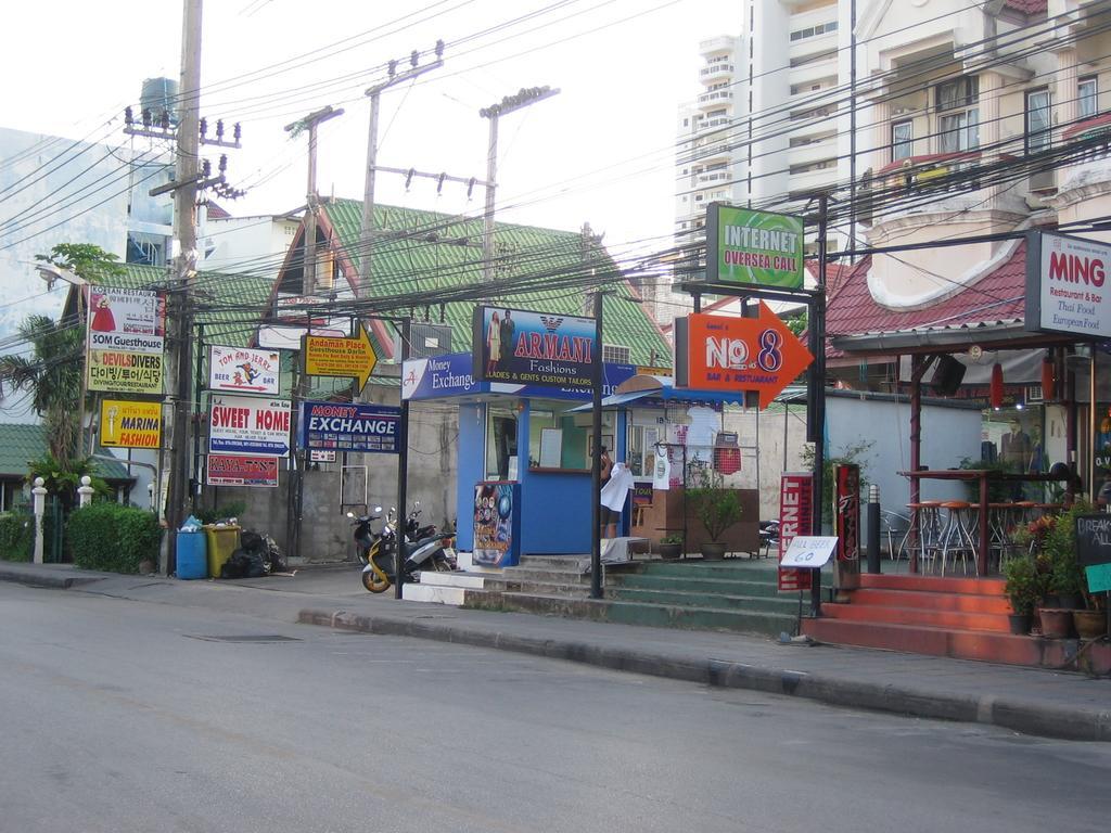Andaman Place Guesthouse Patong Buitenkant foto